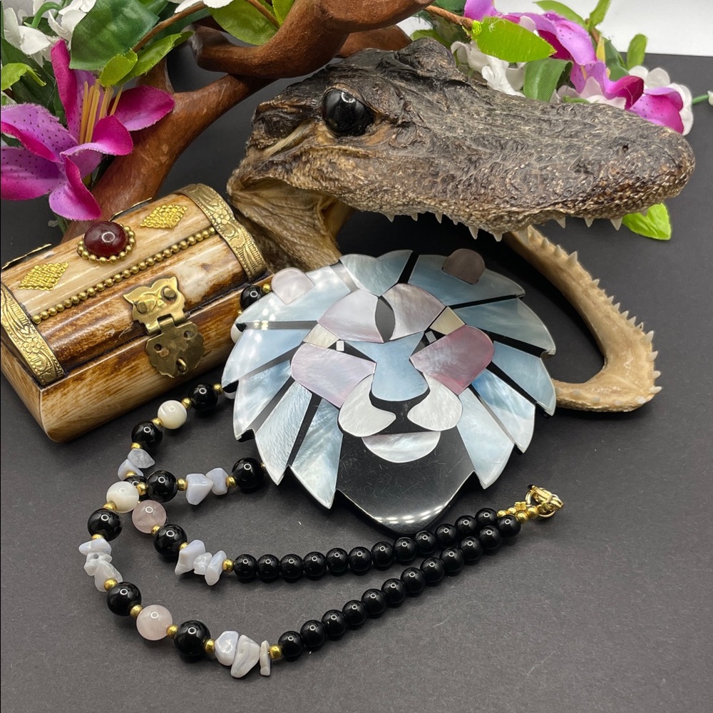 Lee Sands lion necklace vintage C35